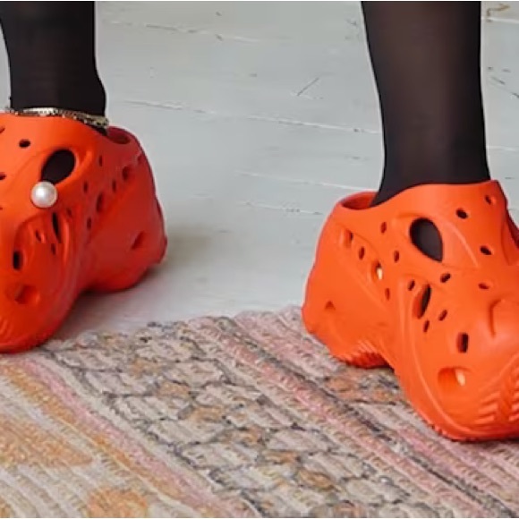 CROCS CAGED CLOG Red platform Clogs in size 7 - Picture 6 of 16